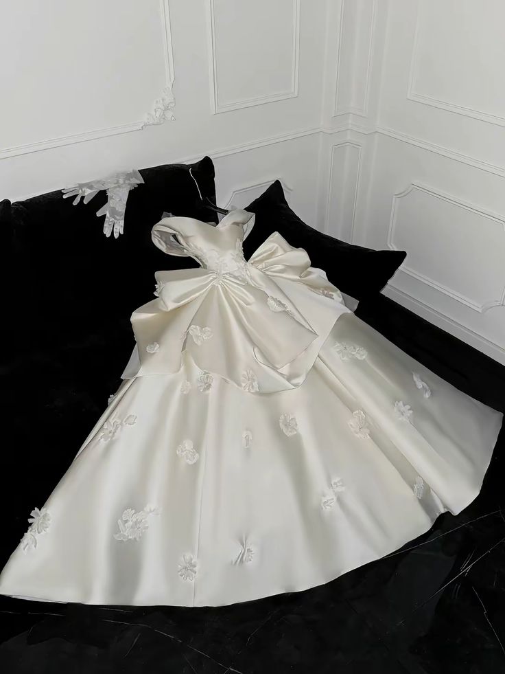 Elegant Ball Gown Off The Shoulder Satin Applique Long Wedding Dresses C4434