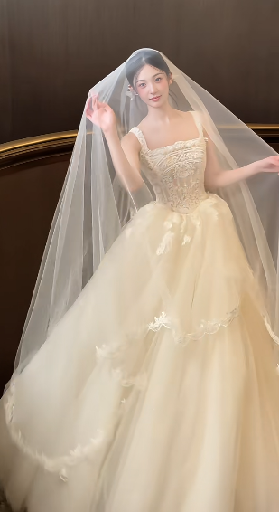 Sweet Ball Gown Square Tulle Lace With Veil Long Wedding Dresses C4441