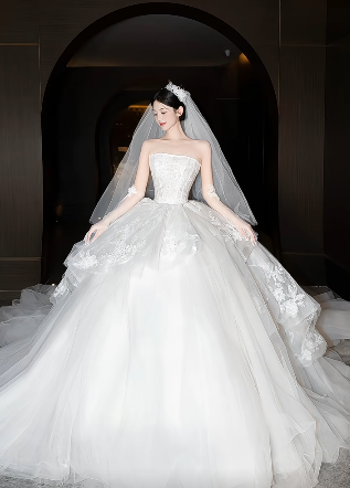 Dreamy Ball Gown Strapless White Tulle Lace With Gloves Veil Long Wedding Dresses C4442