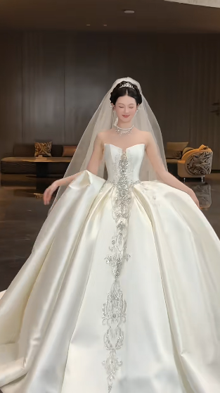 Gorgeous Ball Gown Strapless Satin Sequin Beads With Veil Long Wedding Dresses C4445