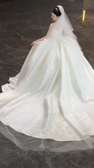 Gorgeous Ball Gown Strapless Satin Sequin Beads With Veil Long Wedding Dresses C4445