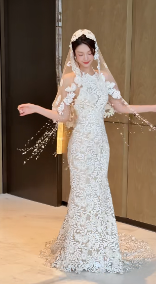 Gorgeous Mermaid Halter Tulle Lace Applique With Veil Long Wedding Dresses C4468