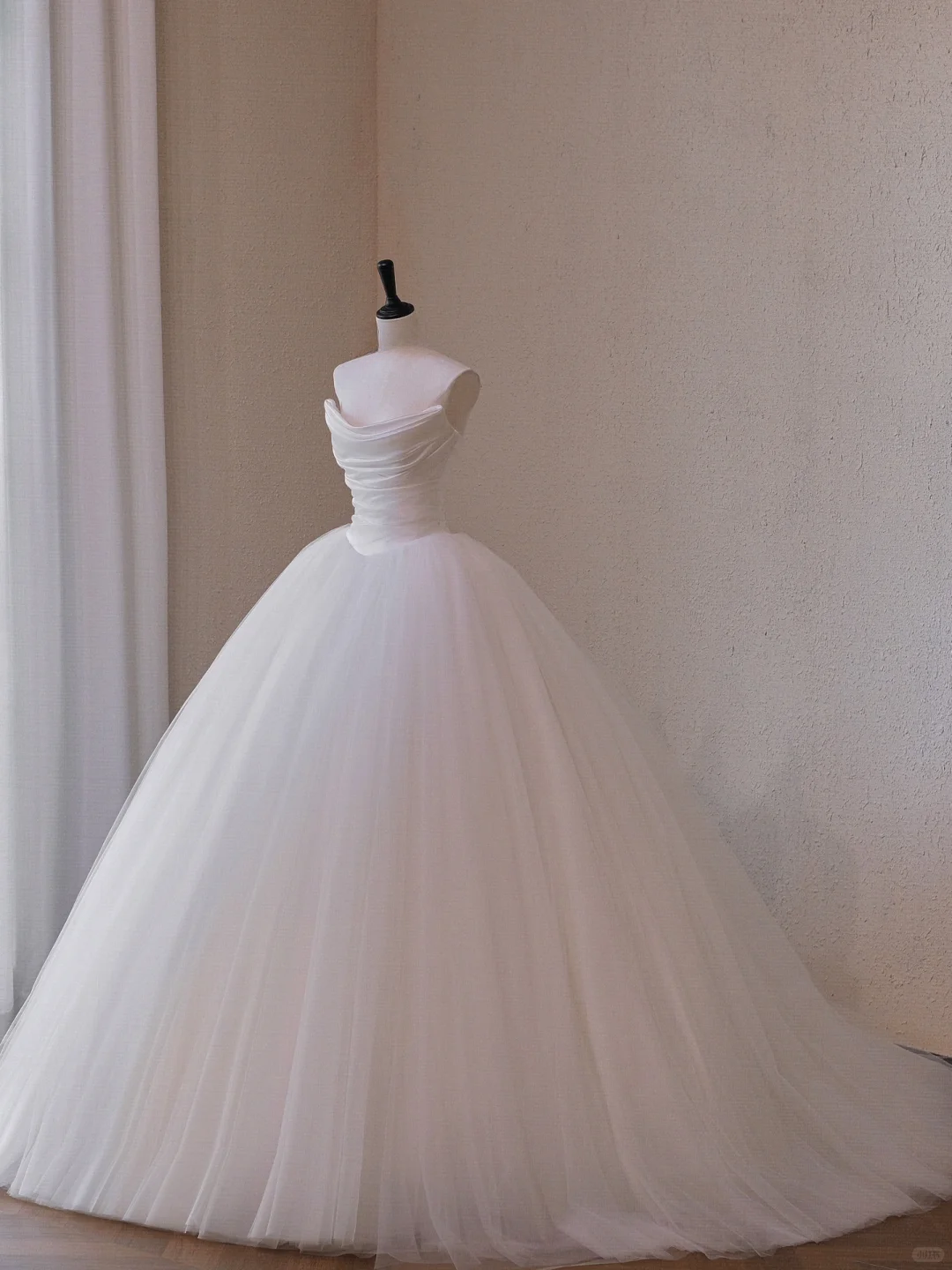 Dreamy Ball Gown Strapless Satin Tulle Long Wedding Dresses C4481