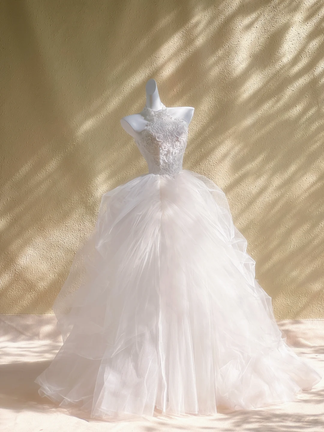 Timeless Ball Gown Halter Tulle Applique Long Wedding Dresses C4487