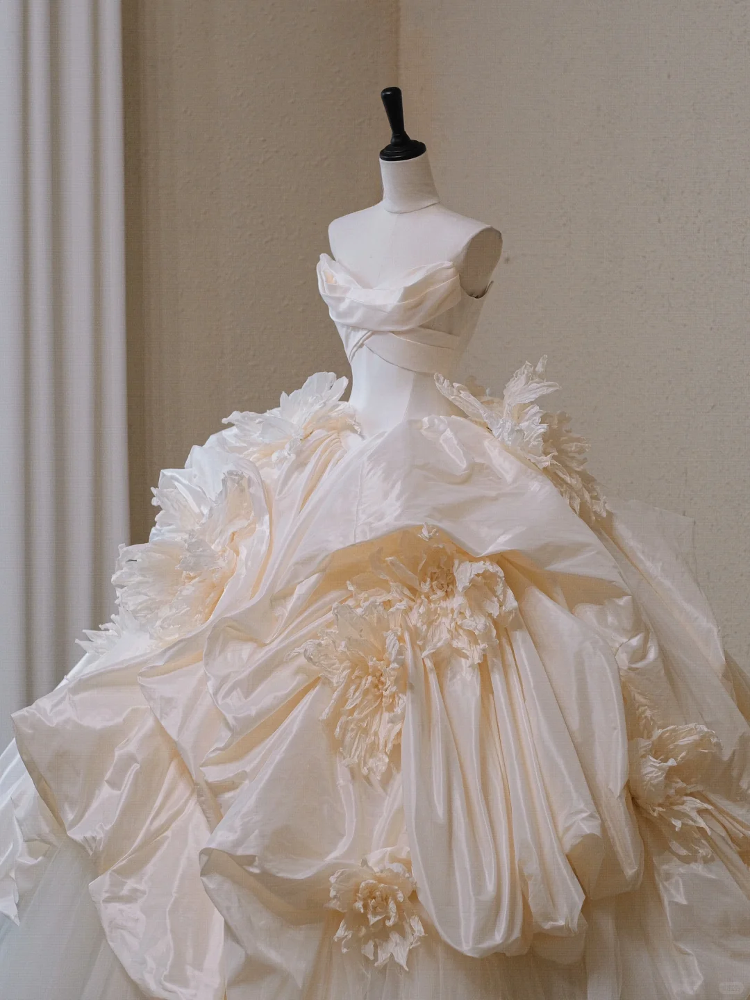 Timeless Ball Gown Strapless Satin Tulle Long Wedding Dresses C4509