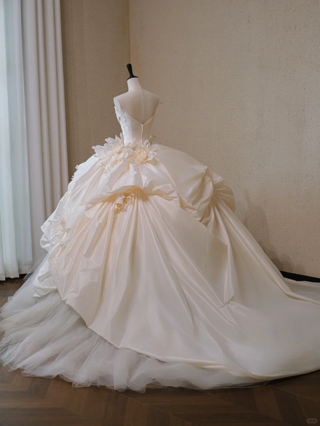 Timeless Ball Gown Strapless Satin Tulle Long Wedding Dresses C4509