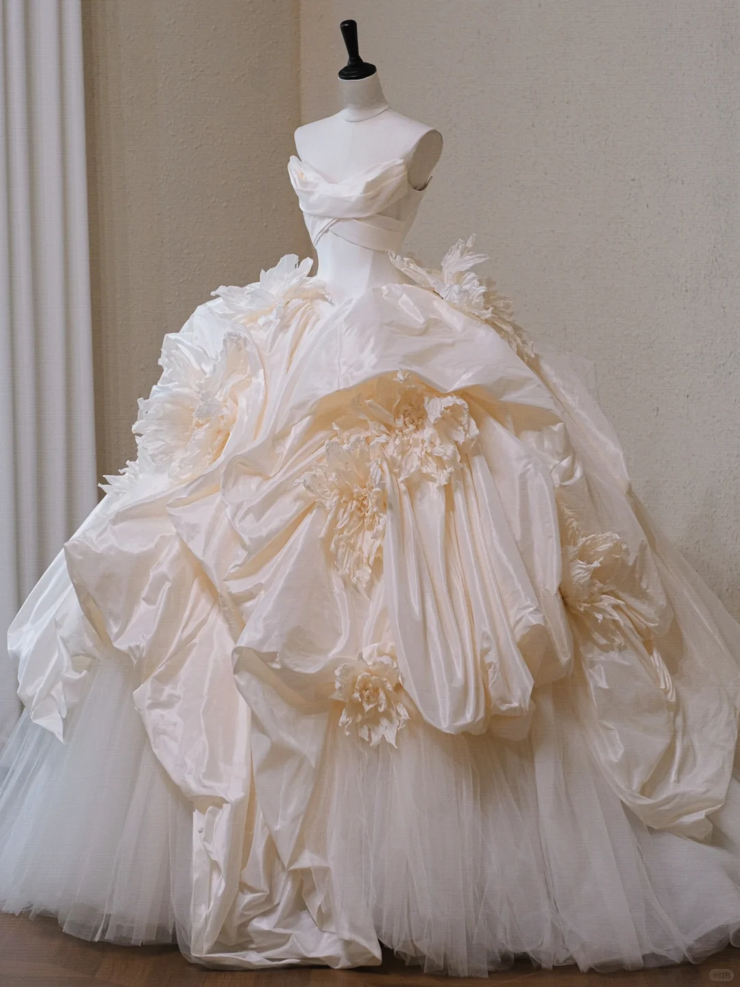 Timeless Ball Gown Strapless Satin Tulle Long Wedding Dresses C4509