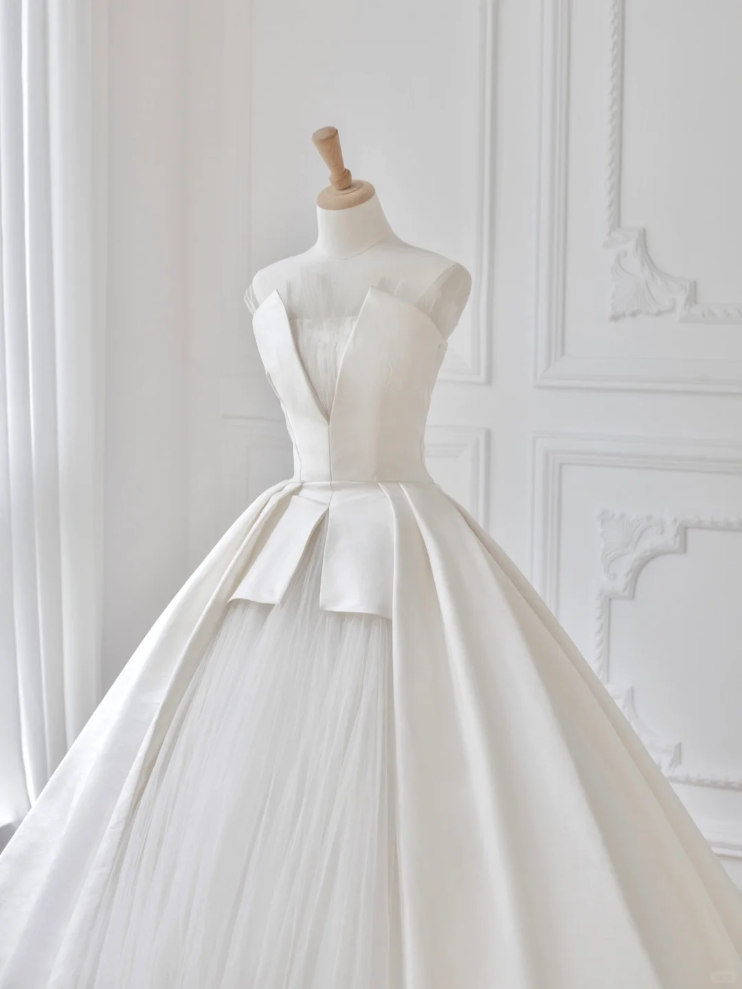 Classy Ball Gown Strapless Satin Tulle Long Wedding Dresses C4535