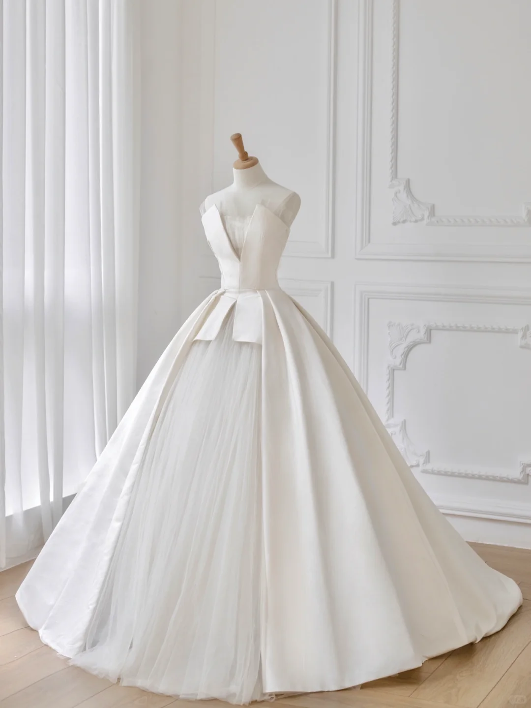 Classy Ball Gown Strapless Satin Tulle Long Wedding Dresses C4535