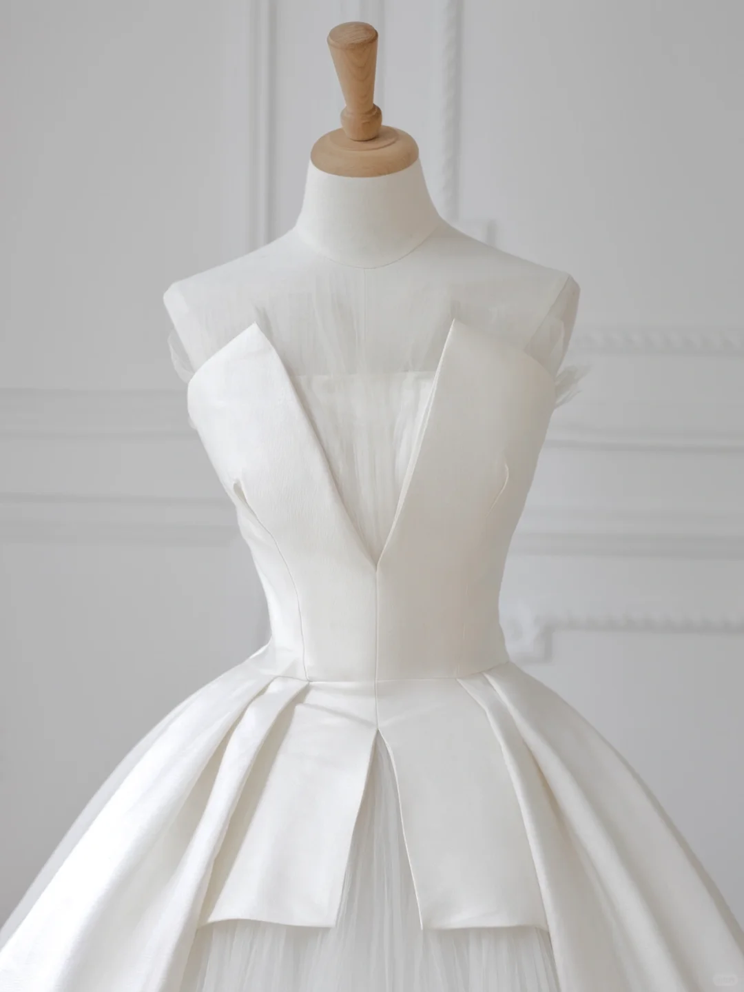 Classy Ball Gown Strapless Satin Tulle Long Wedding Dresses C4535