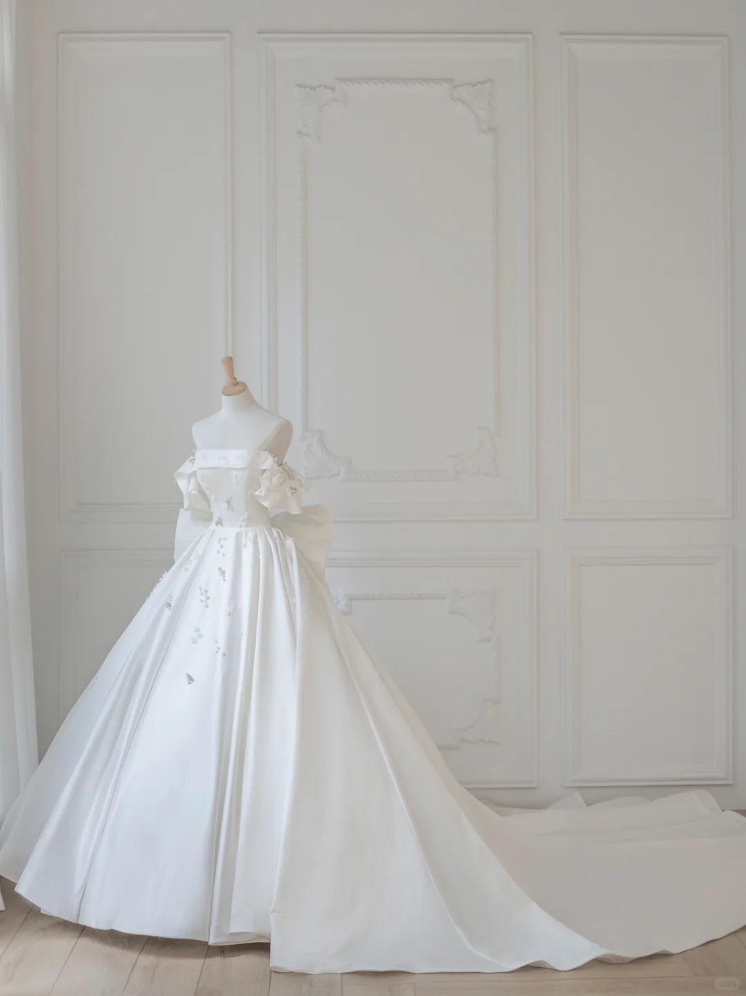 Timeless Ball Gown Off The Shoulder Satin Applique Long Wedding Dresses C4537