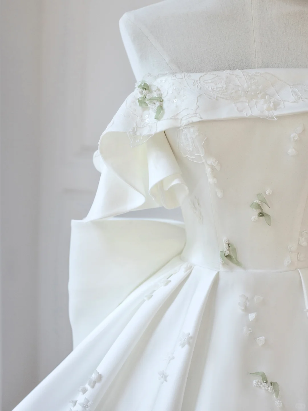 Timeless Ball Gown Off The Shoulder Satin Applique Long Wedding Dresses C4537