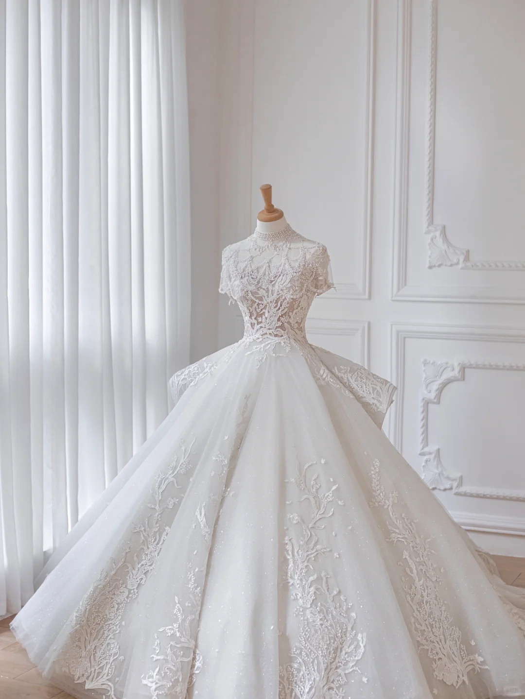 Dreamy Ball Gown Tulle Applique Beads Long Wedding Dresses C4539