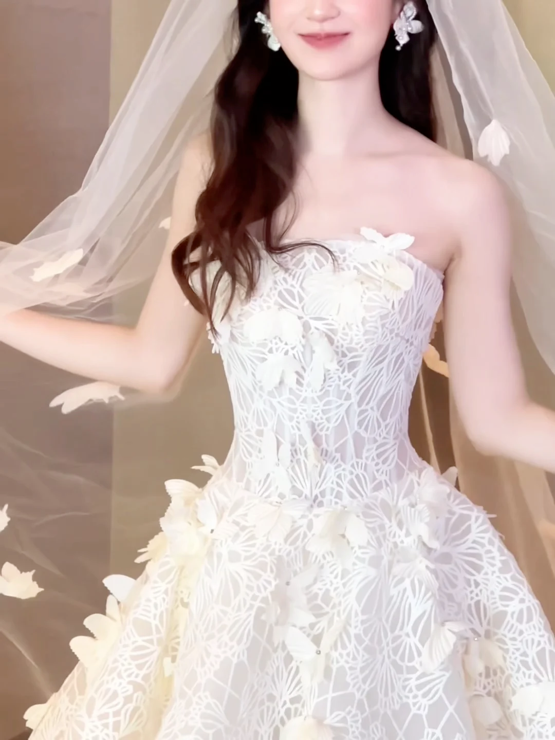 Elegant Ball Gown Strapless Tulle Lace With Veil Long Wedding Dresses C4559