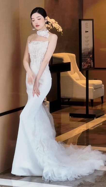 Stunning Mermaid Strapless Satin Tulle Lace Long Wedding Dresses C4563
