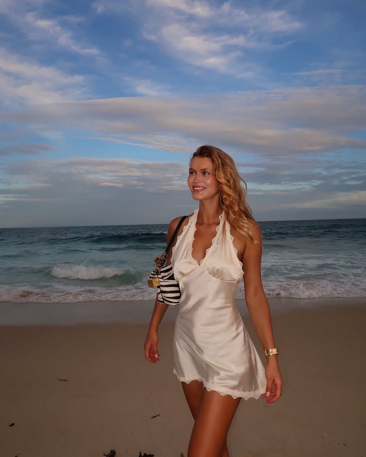 Sexy A Line Halter Satin Short Homecoming Dress 19th Birthday Outfits C4775