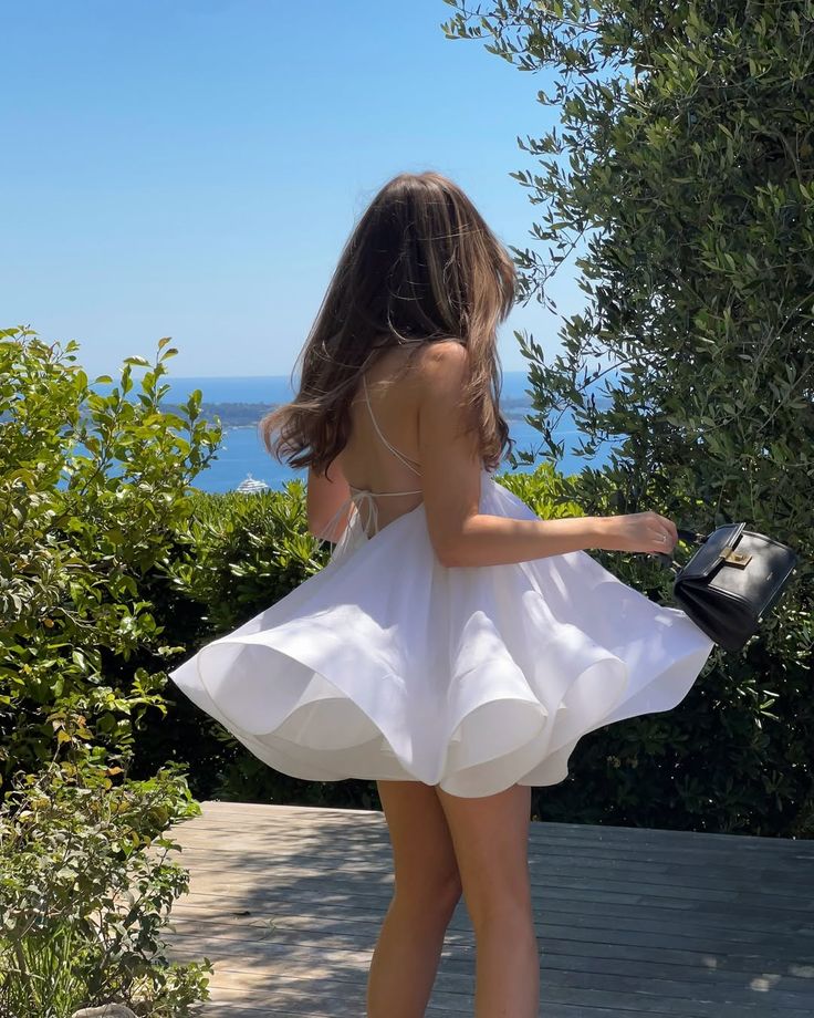 Sexy White A Line Halter V Neck Satin Backless Short Homecoming Dress 19th Birthday Outfits C4777