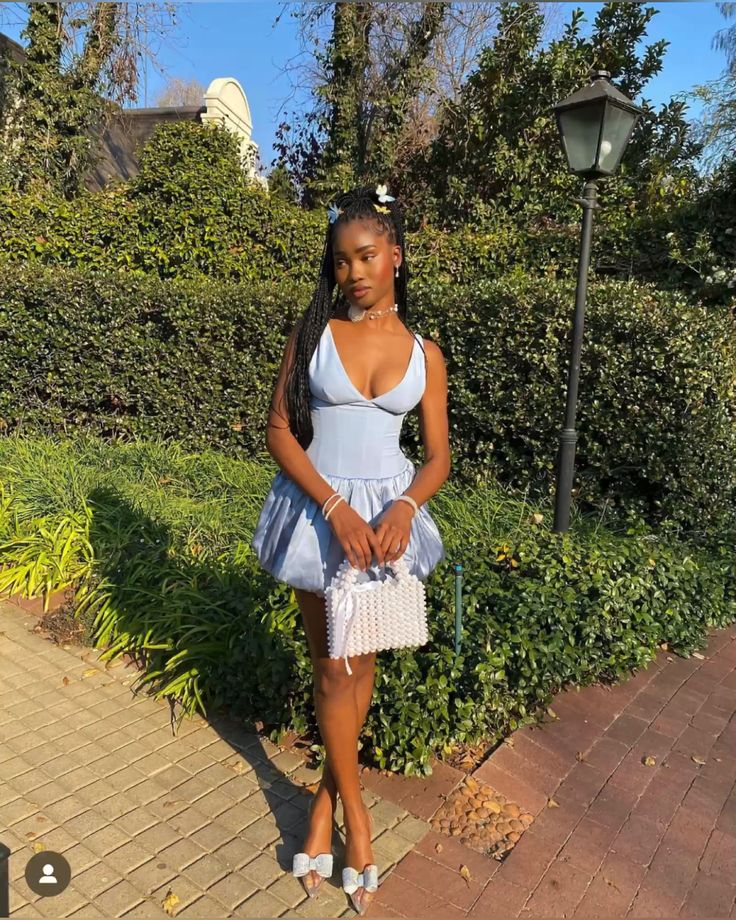 Elegant A Line Spaghetti Straps V Neck Satin Short Homecoming Dress 19th Birthday Outfits C4912