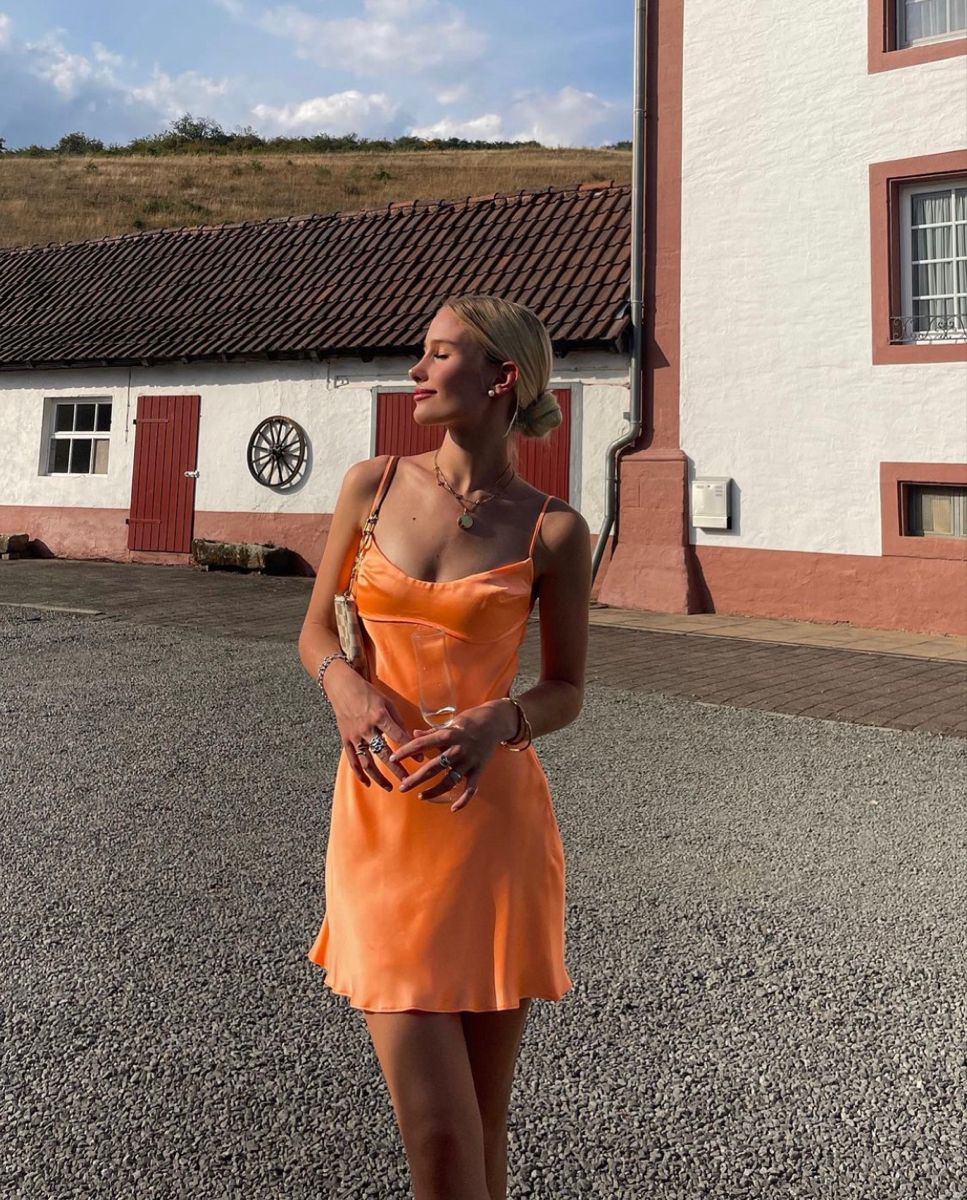 Classy A Line Spaghetti Straps Orange Satin Backless Short Homecoming Dress 19th Birthday Outfits C5175