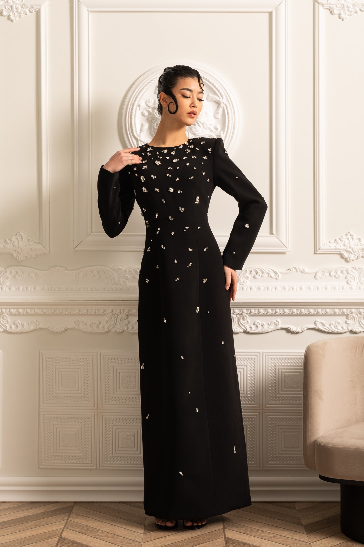 Elegant Long Dress With Sparkling  Embellishments - Black
