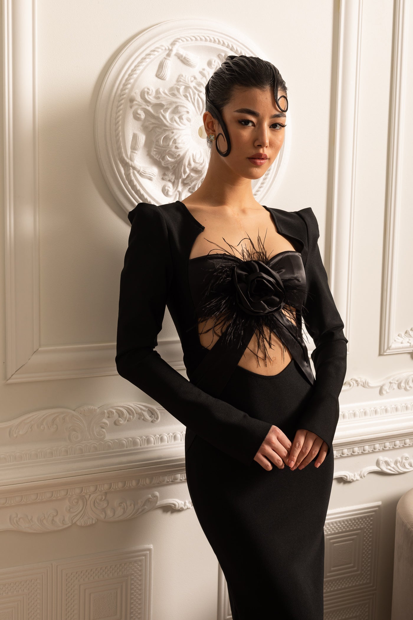 Elegant Long Sleeved Dress With Structured Shoulders And Front Cutout  - Black