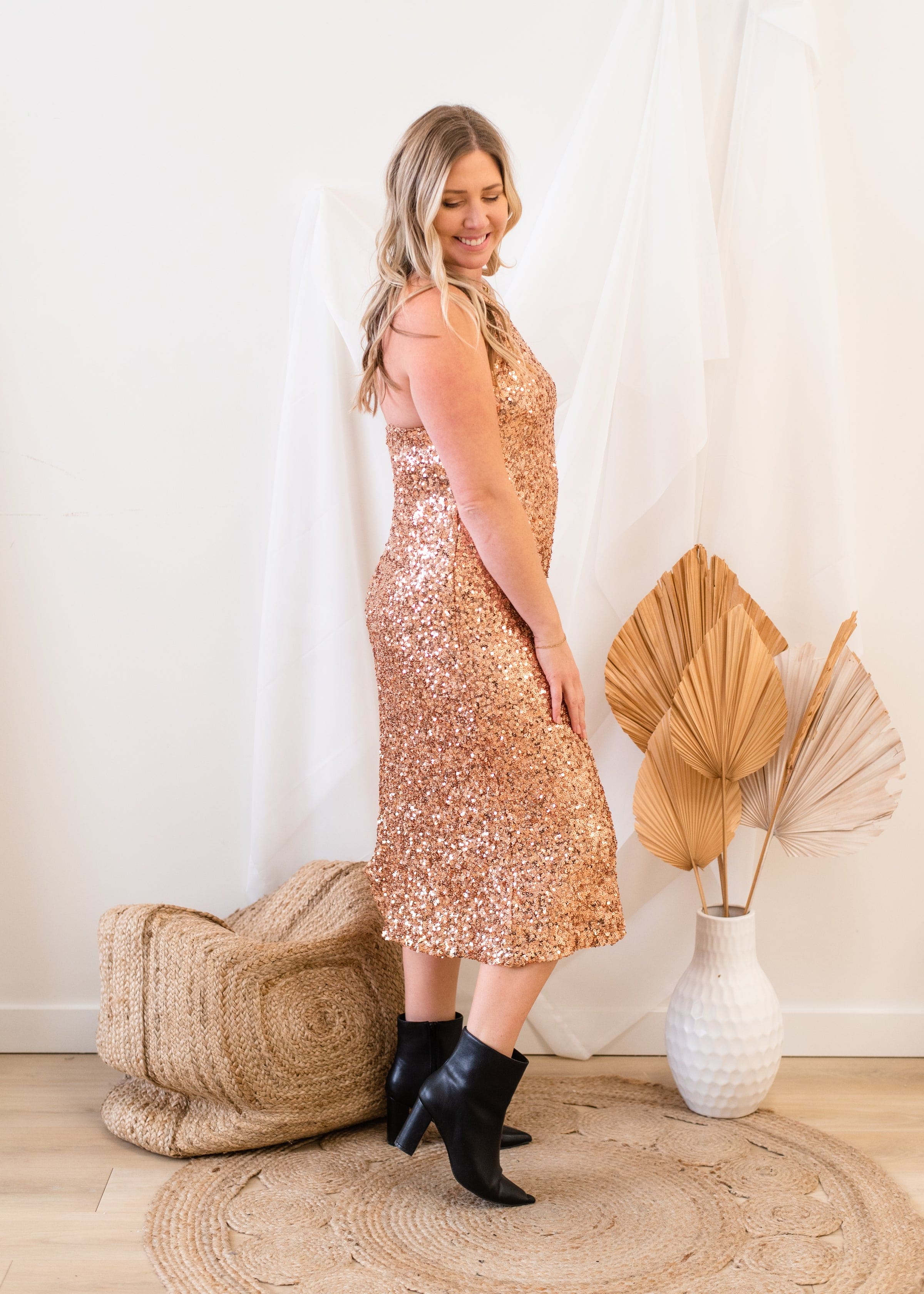 Myra Chic and Versatile Summer Dress for Women Day to Night Outfit