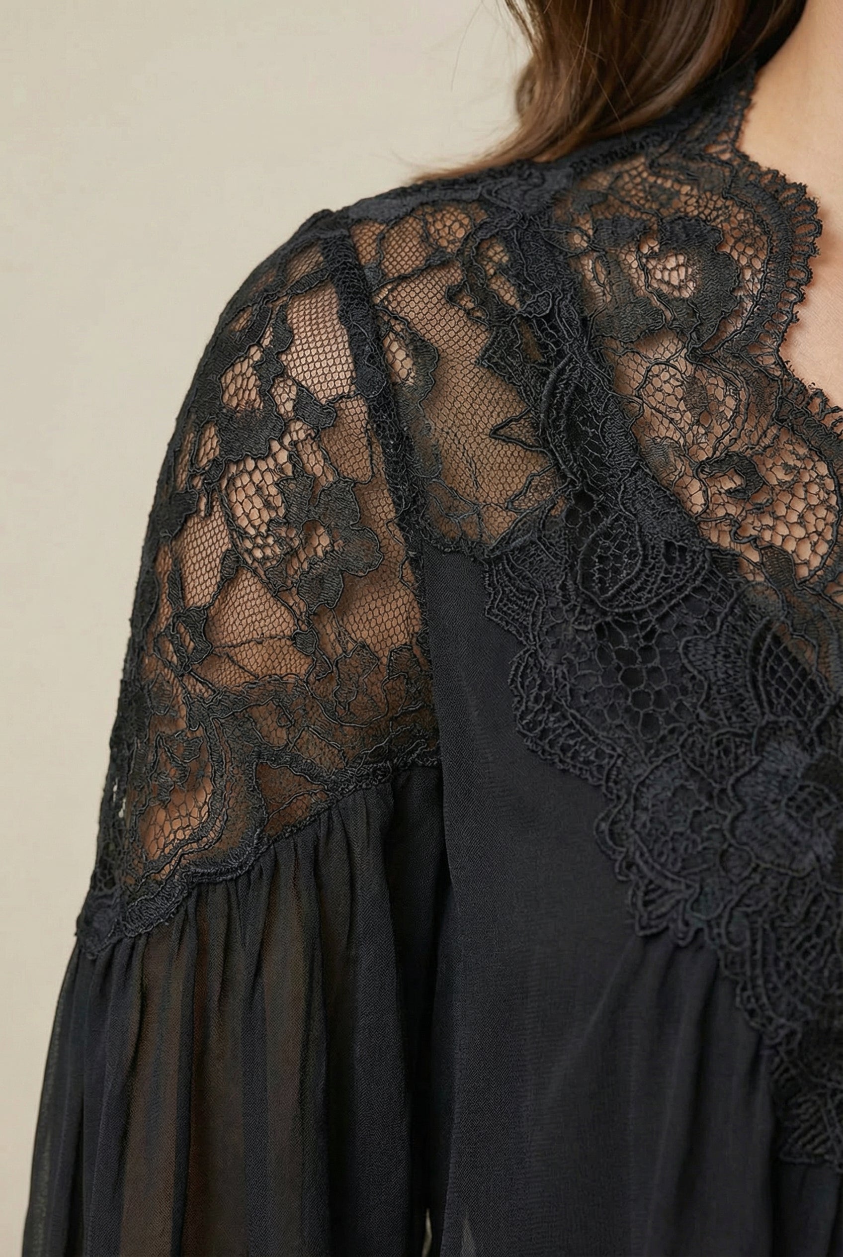 Elegant Airy Lace Collar Blouse - Professional Fit, Breathable Fabric