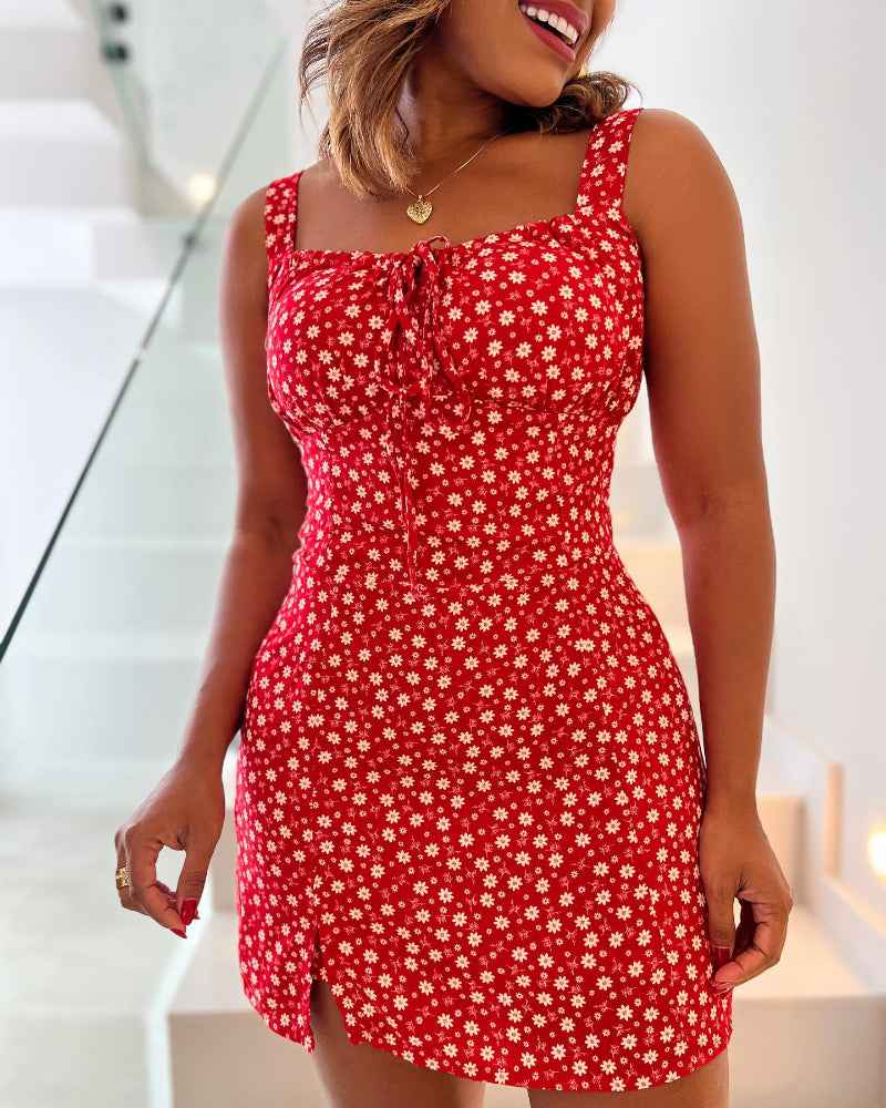 Stylish Floral Summer Romper with Adjustable Straps and Pockets
