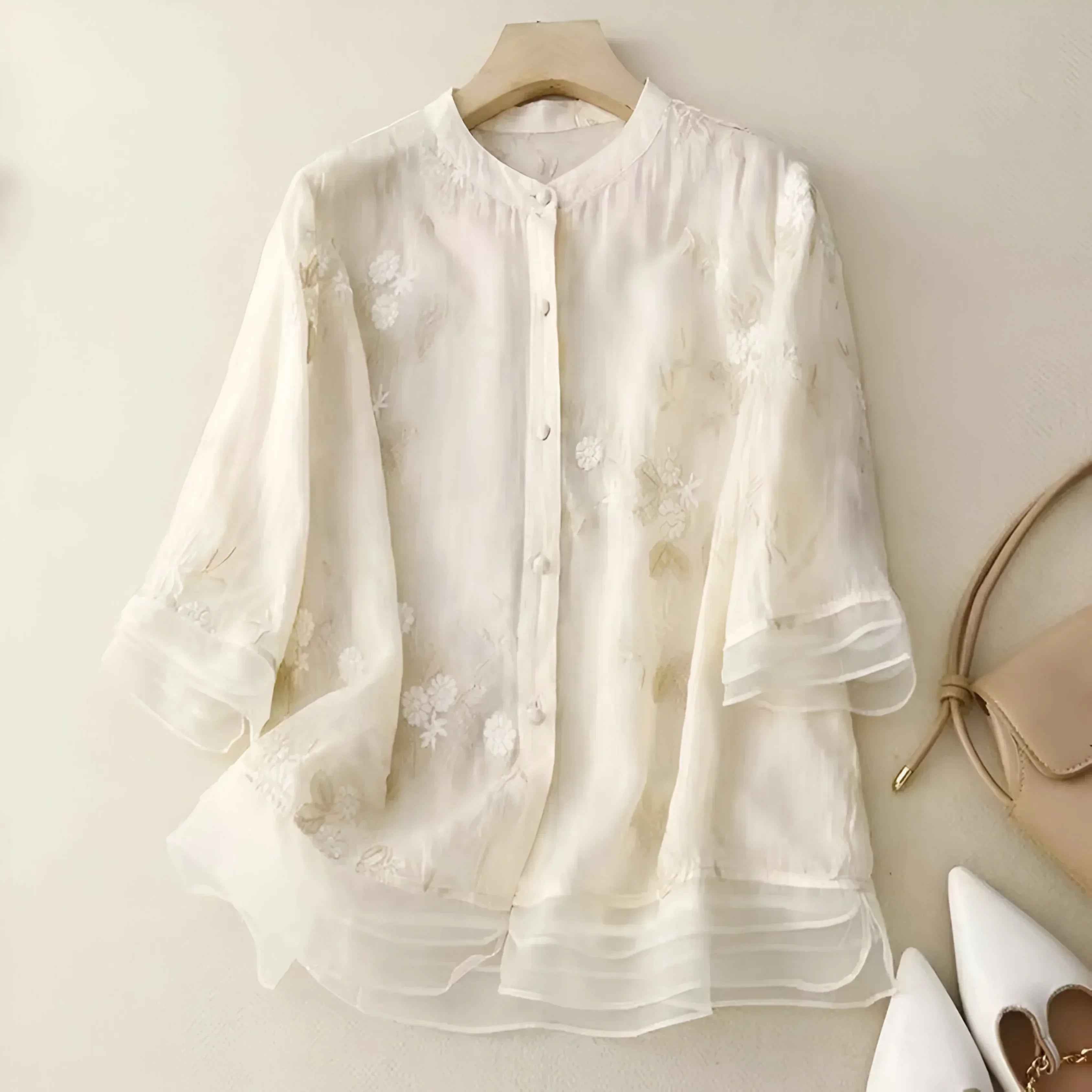 Elegant Floral Women's Top with Lightweight Fabric and Comfortable Fit