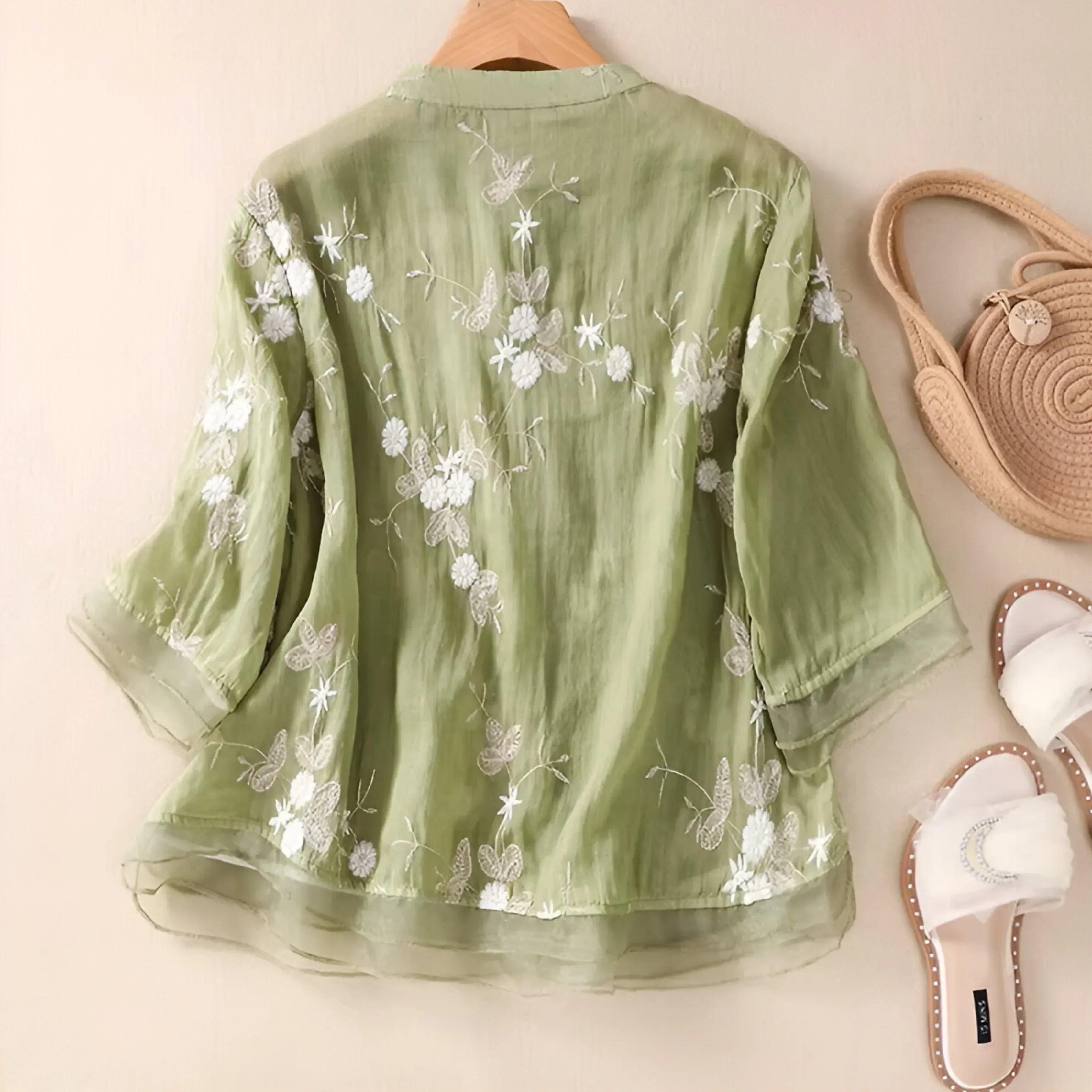 Elegant Floral Women's Top with Lightweight Fabric and Comfortable Fit