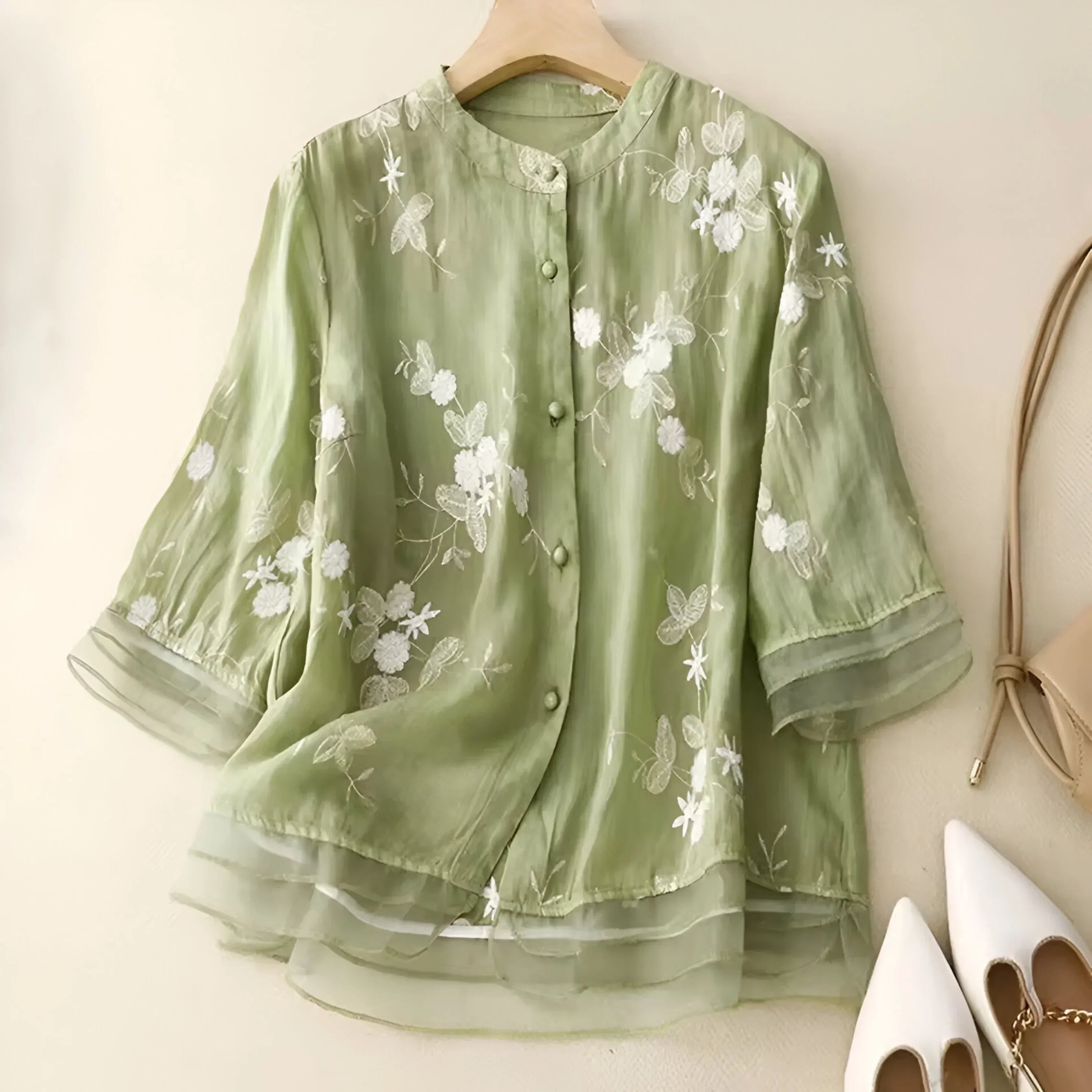 Elegant Floral Women's Top with Lightweight Fabric and Comfortable Fit
