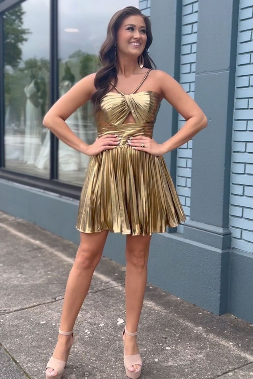 Gold A-Line Halter Neck Short Metallic Homecoming Dress