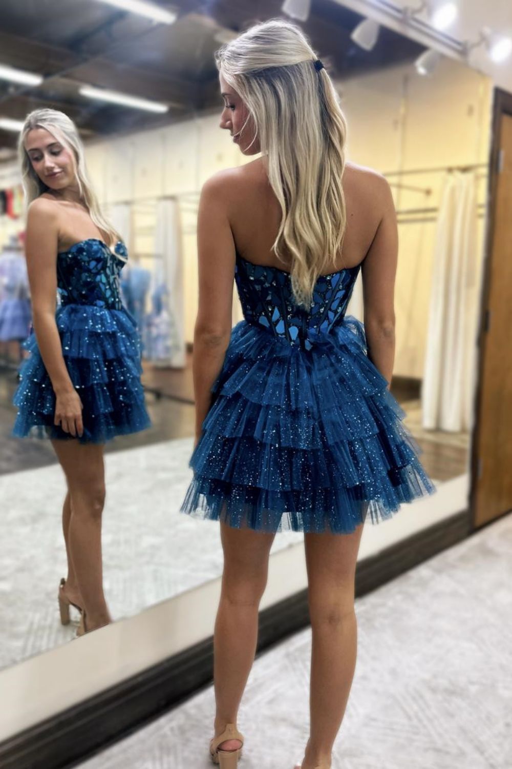 Gorgeous A-Line Sweetheart Short Tiered Tulle Homecoming Dress with Mirror