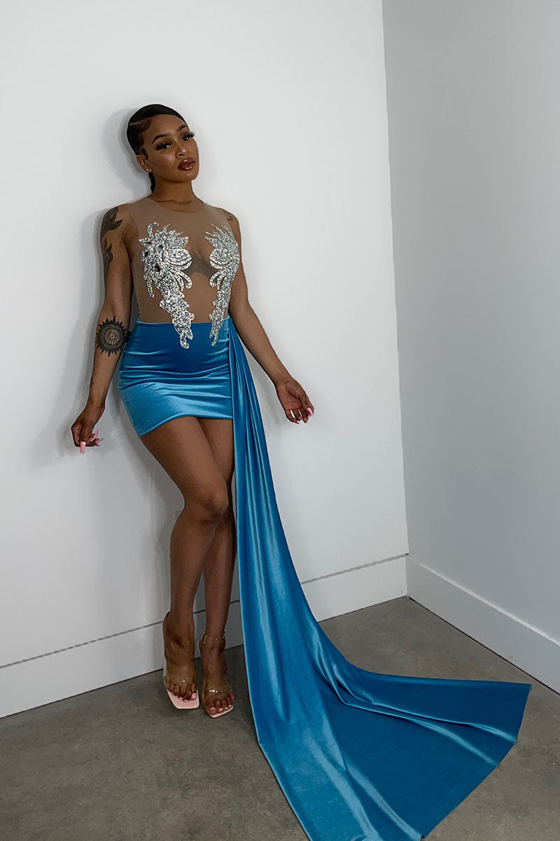 H5673 - Low V-Neck Beaded Sheer Tulle Velvet Sheath Mini Homecoming Dress