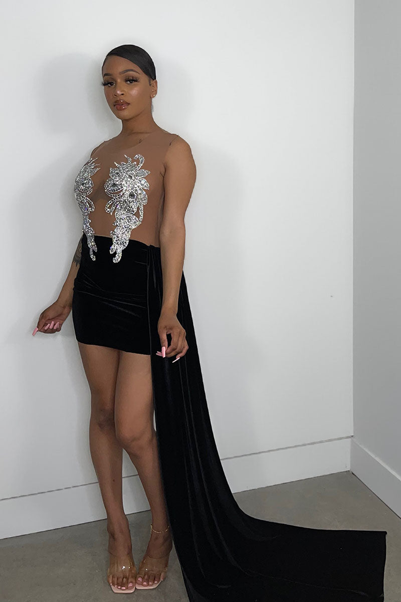 H5673 - Low V-Neck Beaded Sheer Tulle Velvet Sheath Mini Homecoming Dress