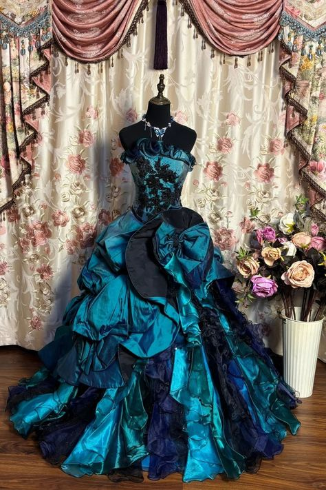 Vintage Ball Gown Strapless Satin Tulle Pleated Appliques Quinceanera Dress