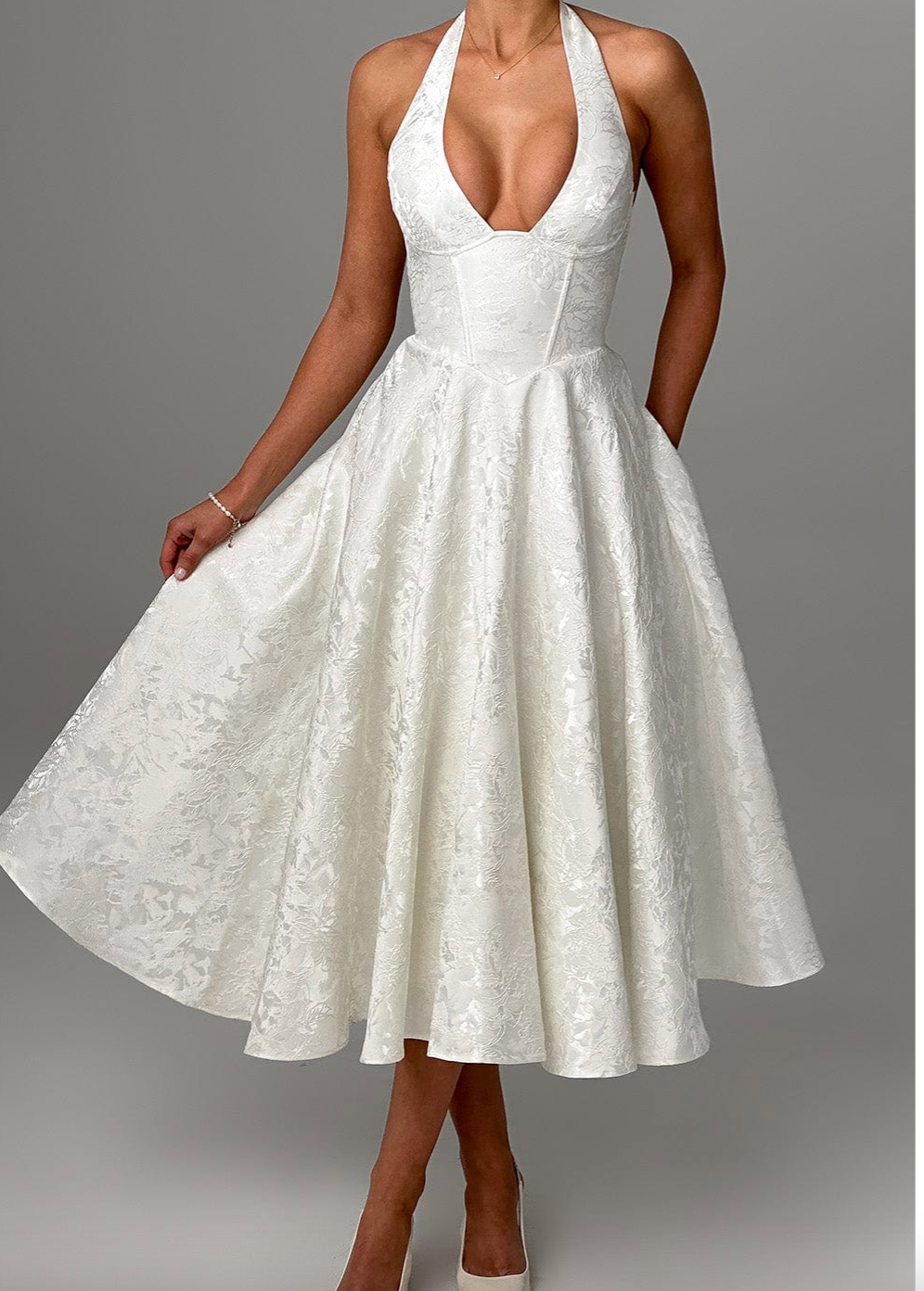 Boutique Christina Smart Midi Dress with a Bull Neck Chic Silhouette Collection