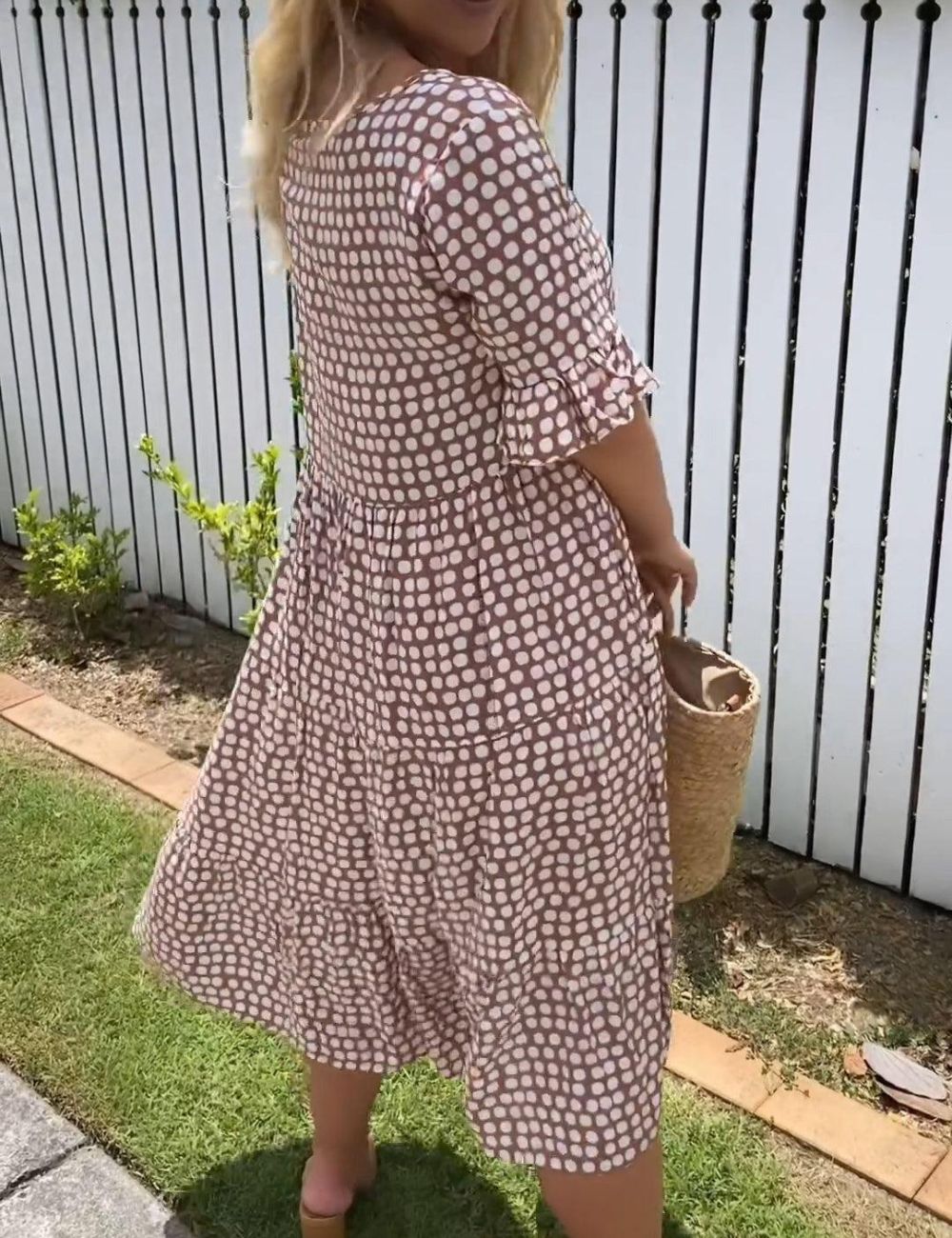 Aesthetic Rosalía Short Sleeved Midi Dress with a Round Neckline Elevated Occasion Wear