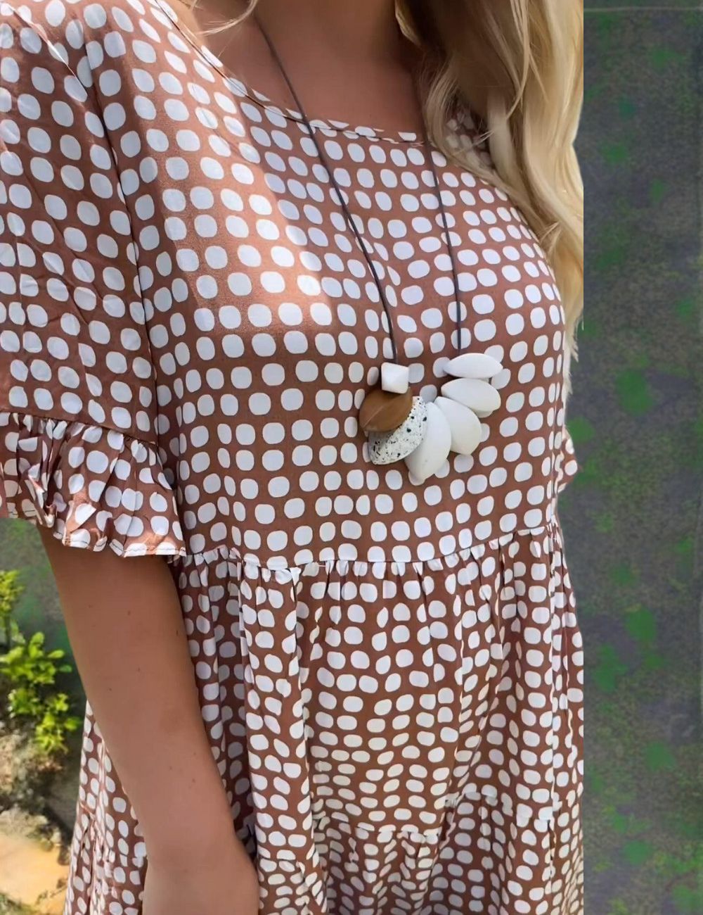 Aesthetic Rosalía Short Sleeved Midi Dress with a Round Neckline Elevated Occasion Wear