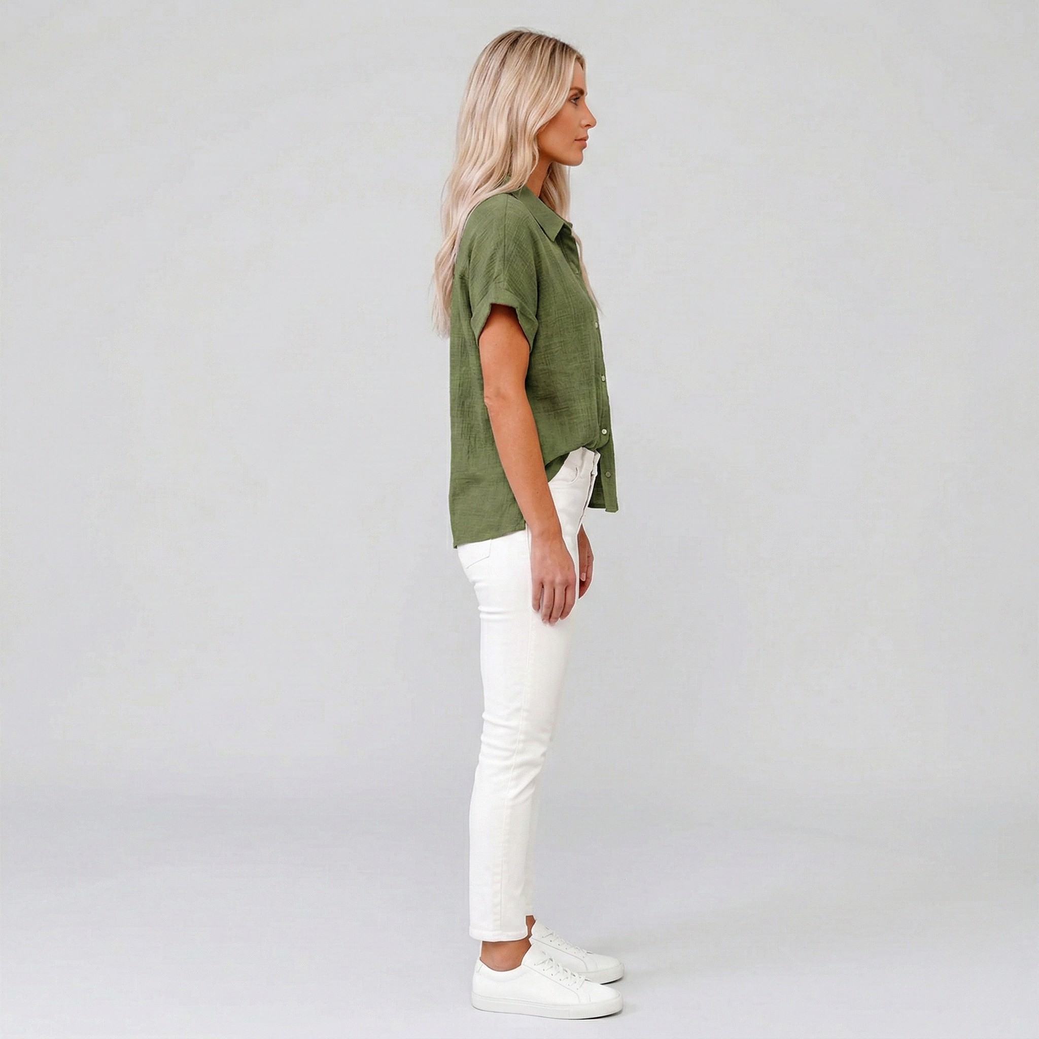 Stylish Lightweight Linen Blouse with Breathable Fabric and Tailored F