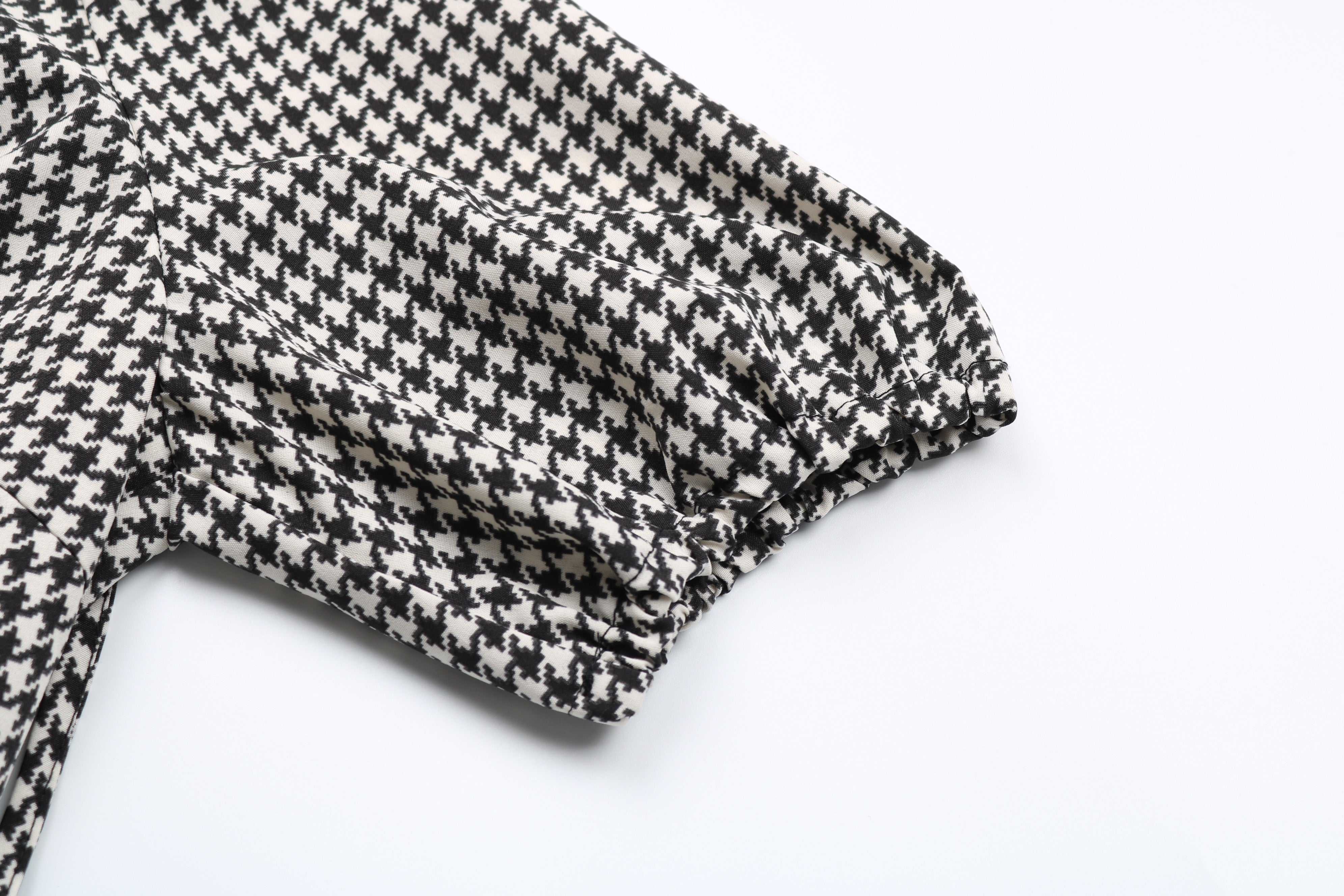 New V-Neck Lace Short-Sleeved Dress