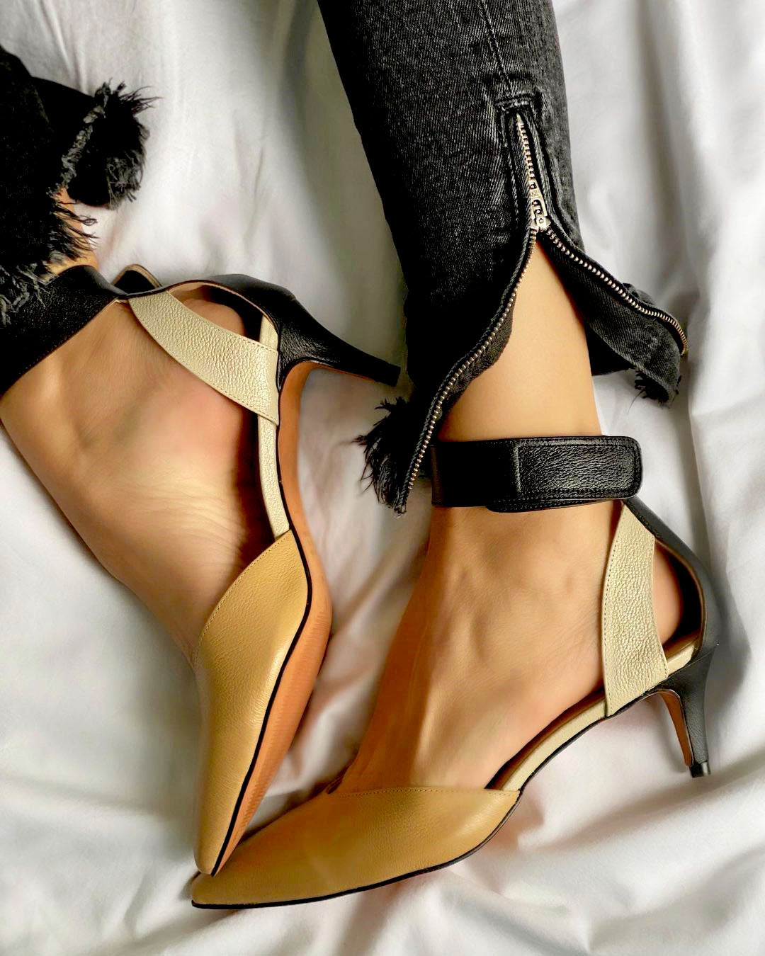 Dancing Fireflies Stiletto color block pointed toe sandals