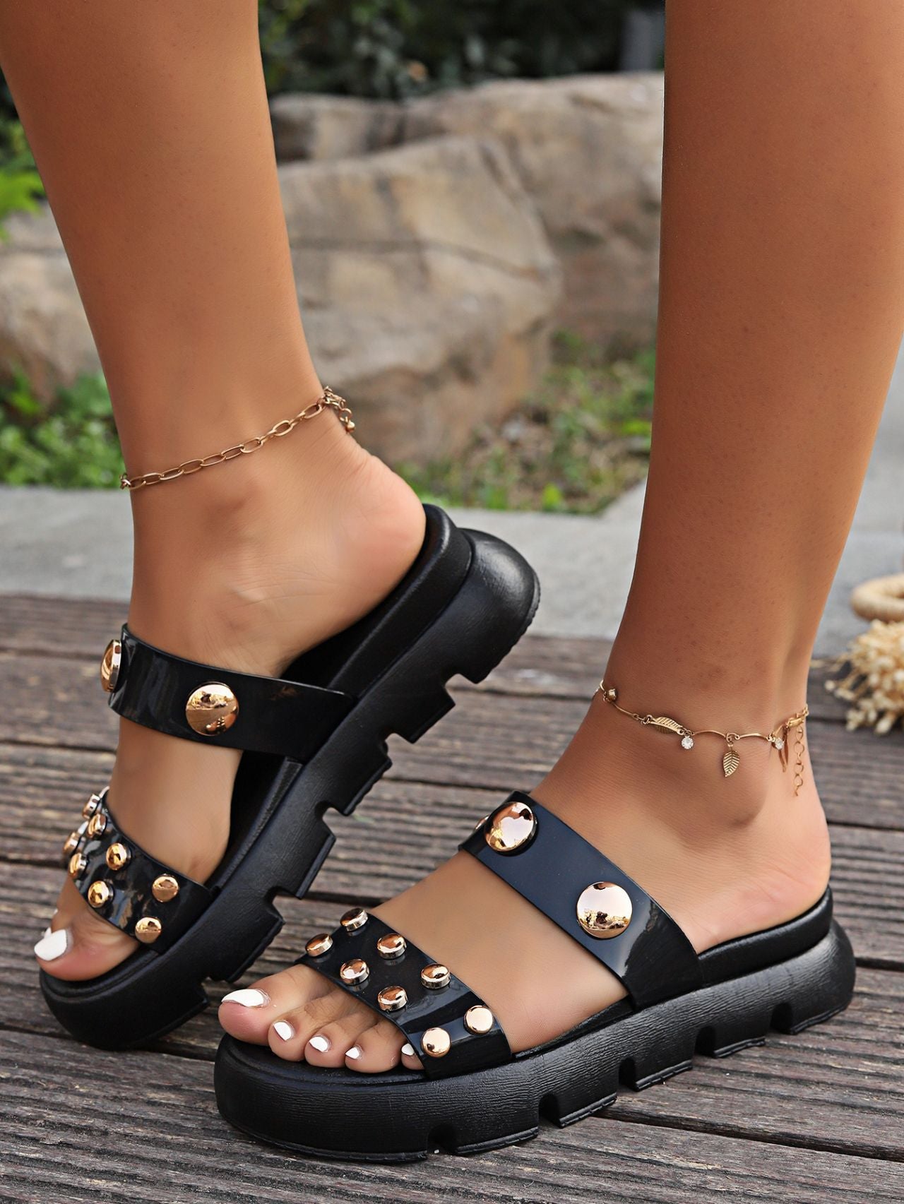 One-strap rivet thick-soled slippers