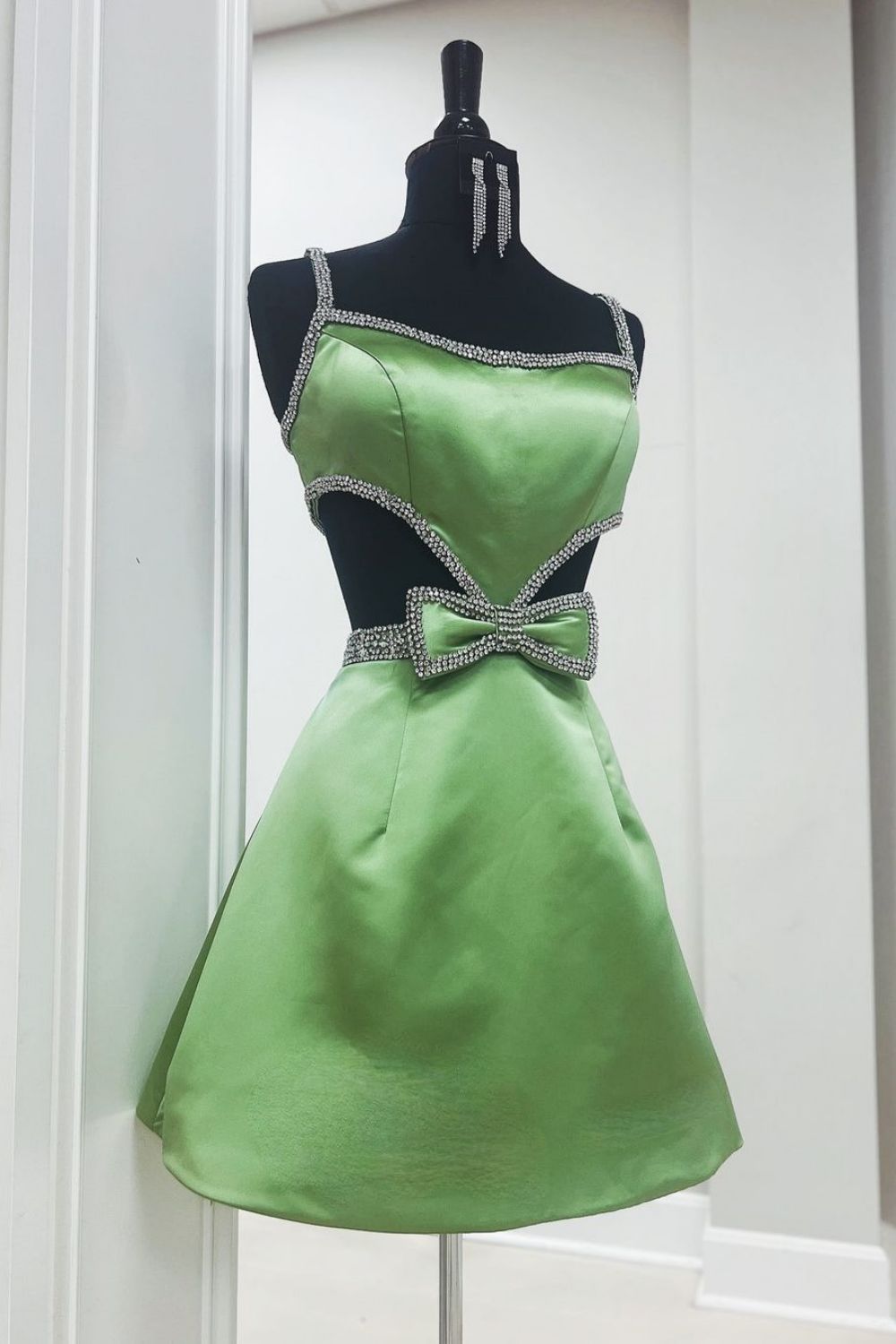 Pretty A-Line Spaghetti Straps Short Homecoming Dress With Bowknot and Beading