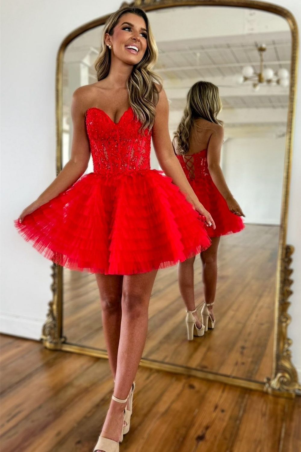Stunning A-Line Sweetheart Lace Up Short Tiered Tulle Homecoming Dress