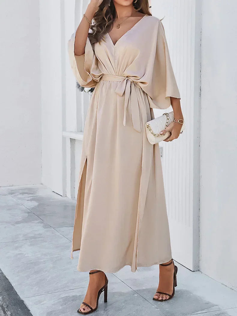 Concordia V-neck Dress in a Loose Fit for Women Smart Casual Outfit