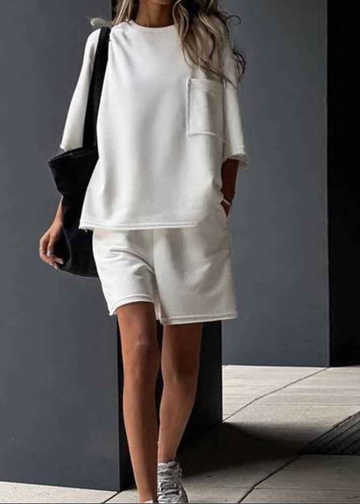 Relaxed Minimalist Women's Lounge Set with Soft Fabric and Comfortable
