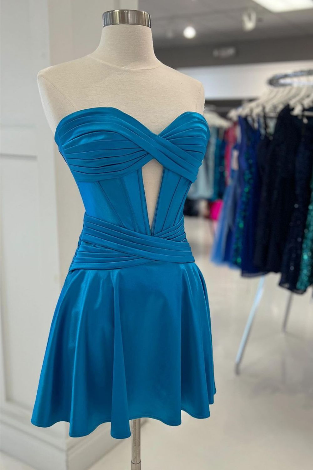 Simple A-Line Sweetheart Zipper Back Short Satin Homecoming Dress