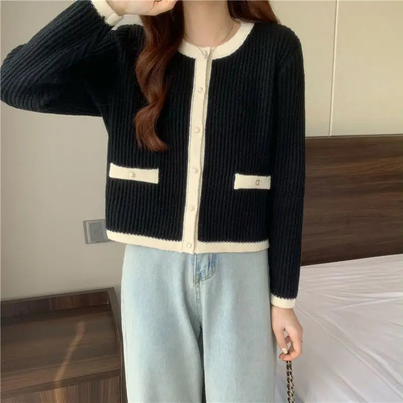 Crew Neck Ribbed Knit Contrast Trim Button Front Cropped Cardigan 6