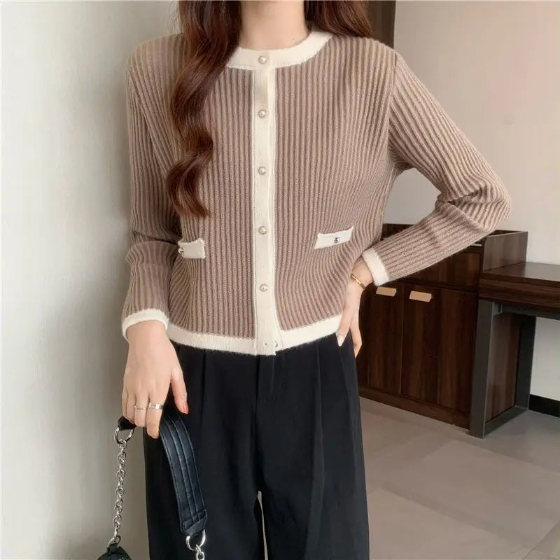 Crew Neck Ribbed Knit Contrast Trim Button Front Cropped Cardigan 2